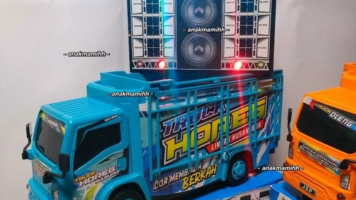 Sound Horeg Mini dalam cek sound terbaru menghadirkan kejutan saat truk pembawa perangkat terguling di tanjakan. Simak prosesnya! (PINTEREST)