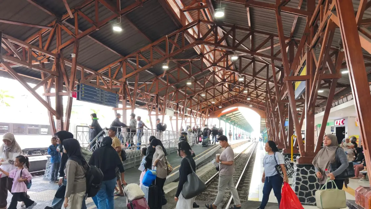 Aktivitas penumpang di Stasiun Blitar selama libur panjang HUT ke-81 Kemerdekaan RI. Pada periode 14–18 Agustus, tercatat 6.447 penumpang naik dan turun di Stasiun Blitar.