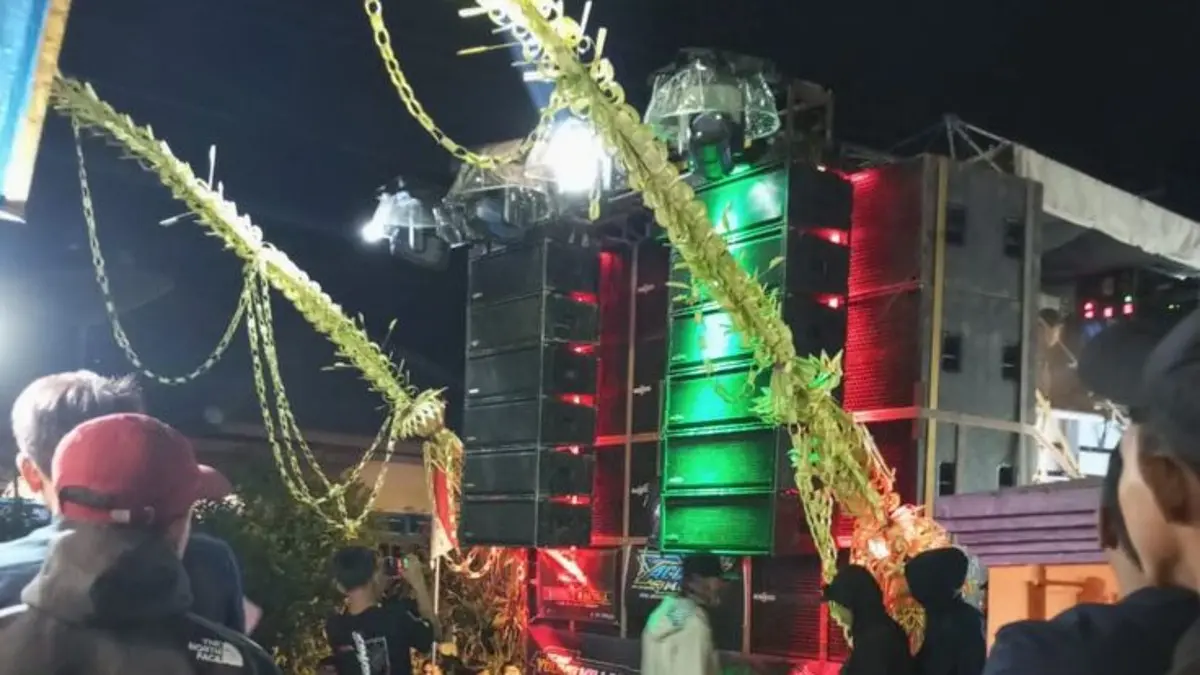 Gemilang Production hadir di Jember dengan full 3D system, membawa 10 subwoofer, 12 Kara 210, 16 midline dan power baru.(Pinterest)