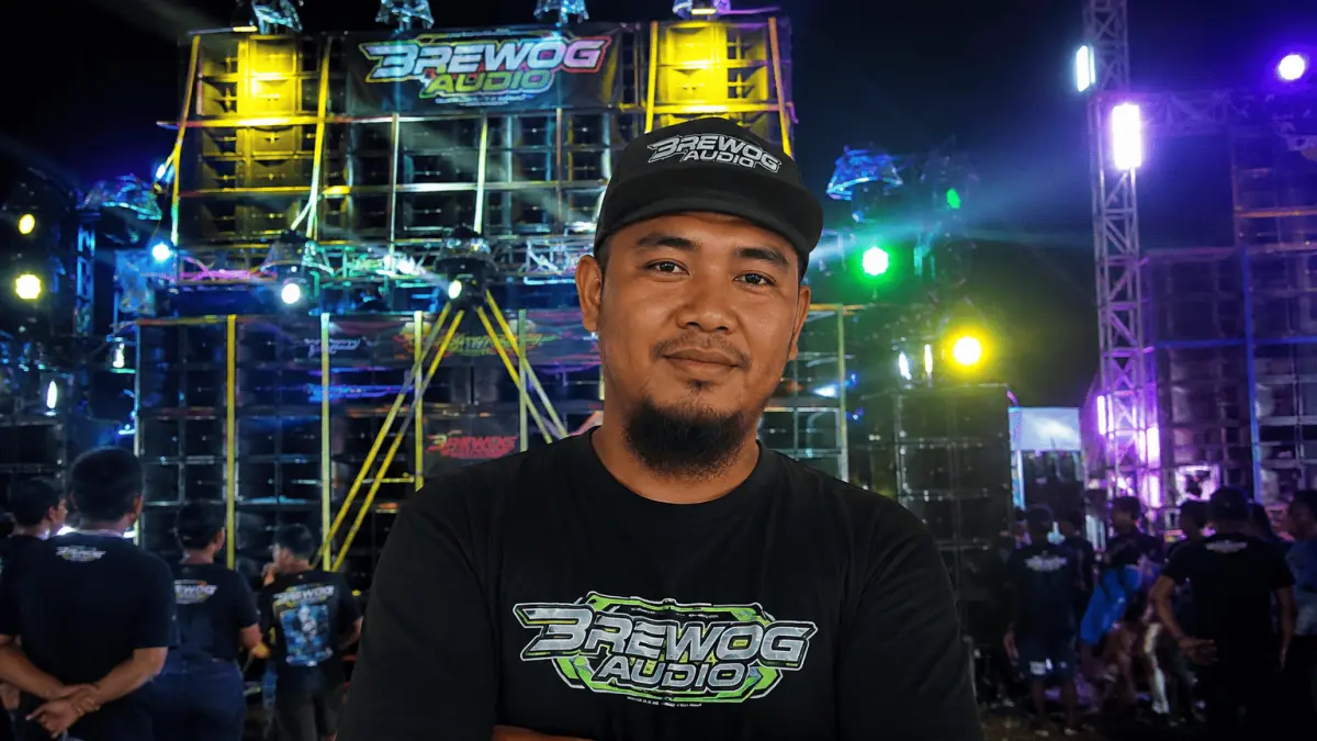Mas Bre, pemilik Brewok Audio asal Blitar, mengembangkan bisnis sound horeg dari hanya enam subwoofer hingga mampu menerjunkan 10 tim ke berbagai acara. 🔊🔥
