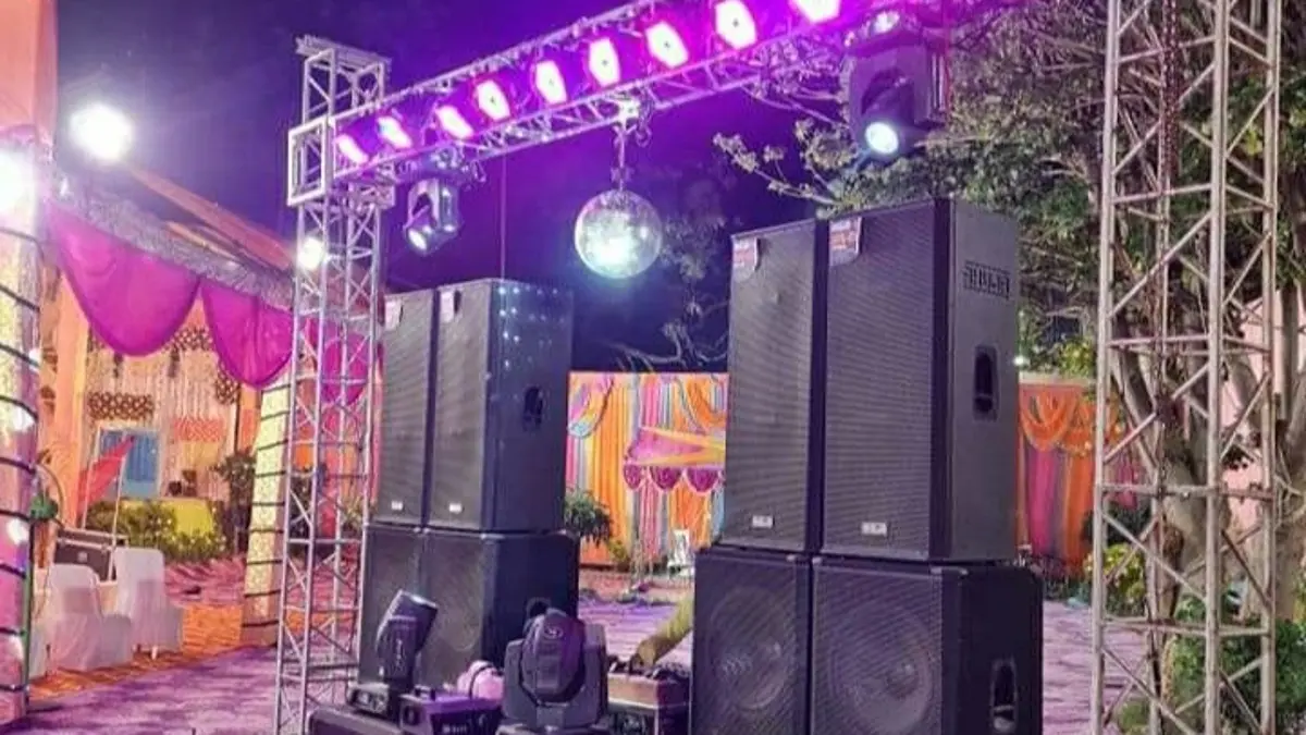 Paket sound di bawah Rp5 juta ini menawarkan speaker ACR, mixer 99 efek, power 10 ampere, rak aksesori dan kabel sebagai bonus.(Pinterest)