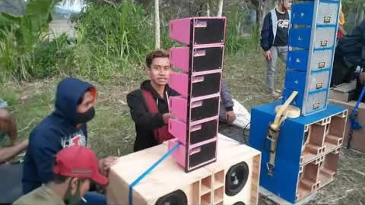 Paket sound murah di bawah Rp5 juta dari Nak Lanang Audio menawarkan speaker ACR, mixer 99 efek, power 10 ampere, rak dan kabel bonus.(Pinterest)