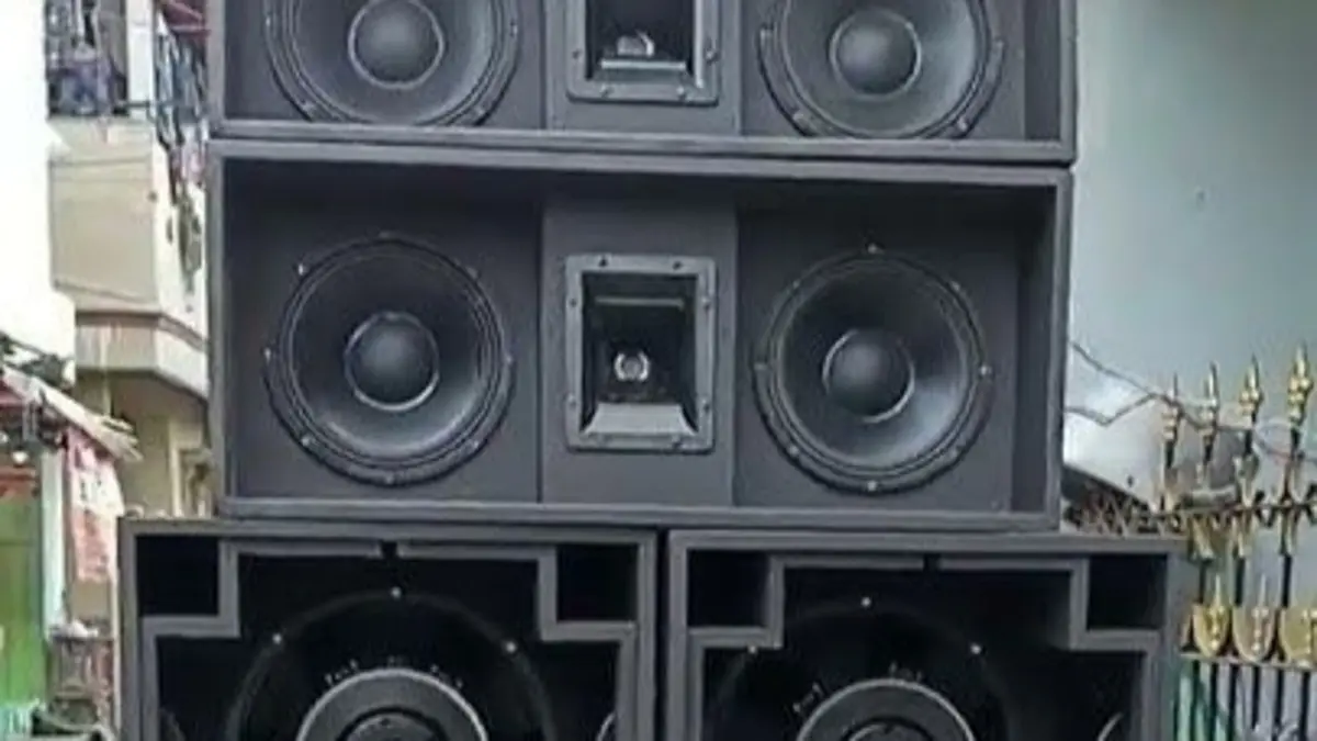 Paket sound system Rp3 juta ini sudah lengkap dengan speaker 12 inci, mixer dan power 5 ampere. Menariknya, bisa digunakan dengan listrik 450 watt.(Pinterest)