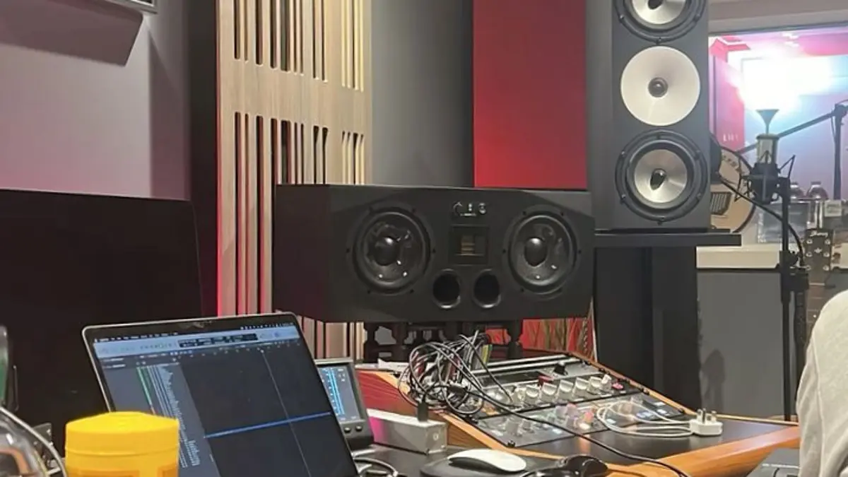 Paket sound system Rp3 juta ini sudah lengkap dengan speaker 12 inci, mixer, power 5 ampere, dan kabel. Cocok untuk pemula dan listrik 450 watt.(Pinterest)