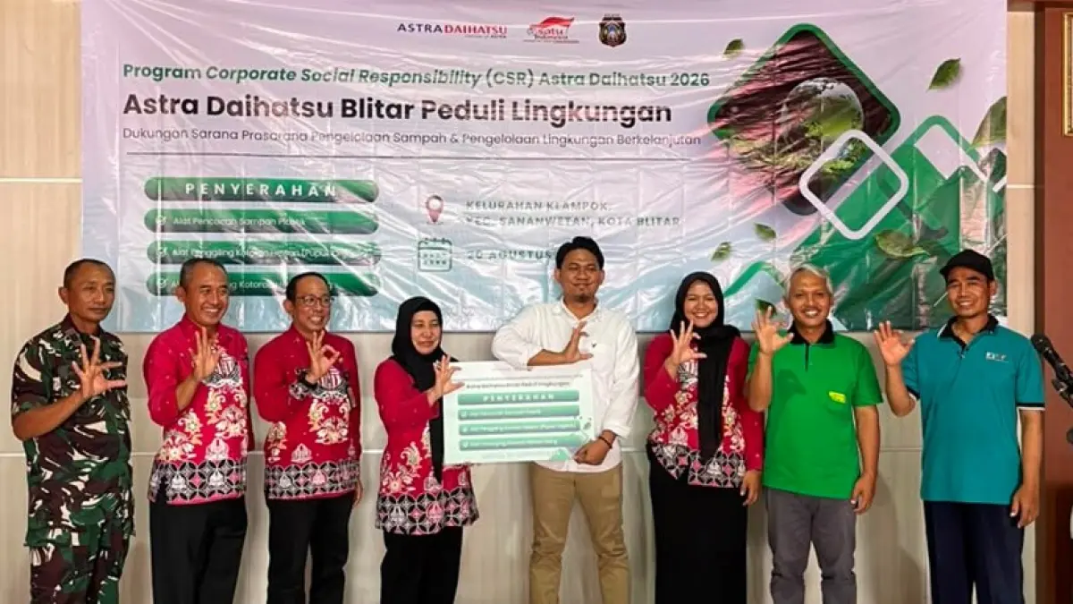 Penyerahan bantuan CSR dari Astra Daihatsu Blitar.