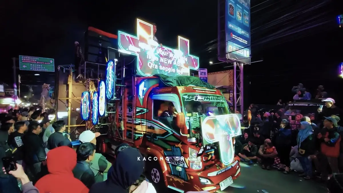 Sound horeg termahal di Indonesia disorot karena tarif sewanya bisa Rp70 juta semalam dan satu set lengkap disebut mencapai Rp20 miliar. (SC YOUTUBE)