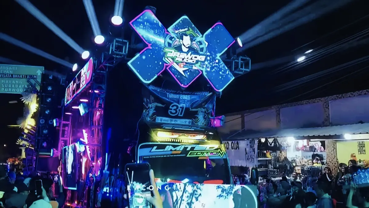 Sound horeg termahal di Indonesia disorot lewat Hasil Bumi Audio dengan speaker baru 18 dan 21 inci yang nilainya disebut hampir Rp2 miliar. (SC YOUTUBE)