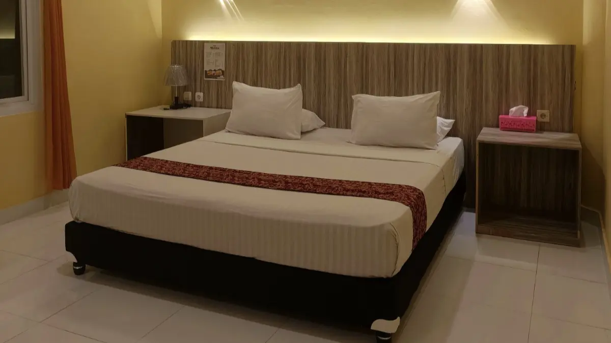 Grand Mansion Hotel 2 Kanigoro di Jalan Irian, Kanigoro, Kabupaten Blitar, menawarkan beragam pilihan kamar, hall untuk berbagai acara, gym, dan restoran.