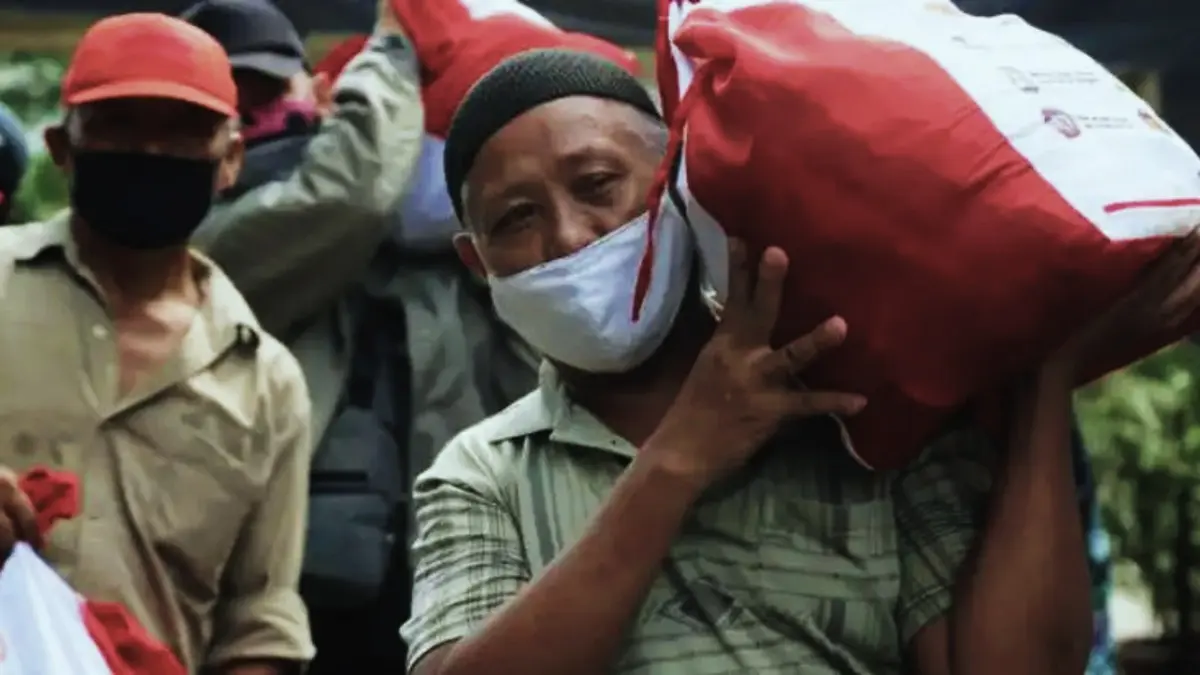 Kemensos mengerahkan tujuh dapur umum dan menyalurkan bantuan Rp14 miliar untuk memenuhi kebutuhan 31 ribu pengungsi gempa NTT. (PINTEREST)