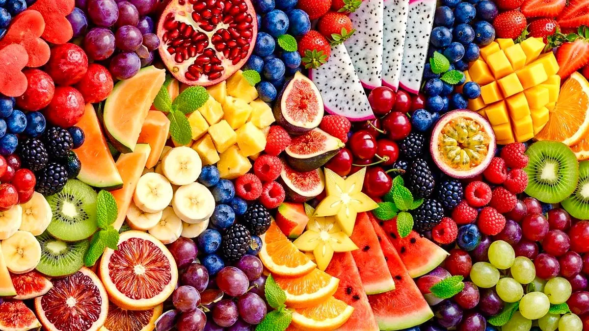 Cara memilih buah matang dari nanas, semangka, pisang, mangga hingga alpukat dengan melihat berat, warna, aroma, dan teksturnya. (PINTEREST)