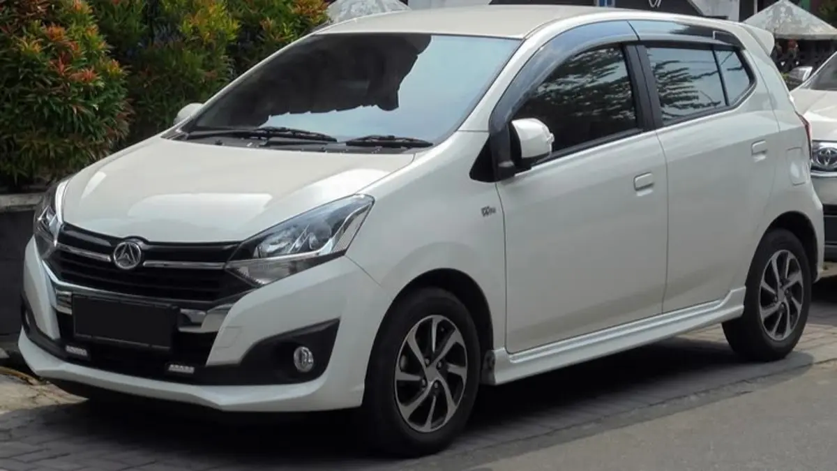 Daihatsu Ayla bekas di bawah Rp100 juta menarik untuk mobil harian. Simak tips perawatan rem, oli, mesin hingga transmisi agar tetap awet.(Pinterest)