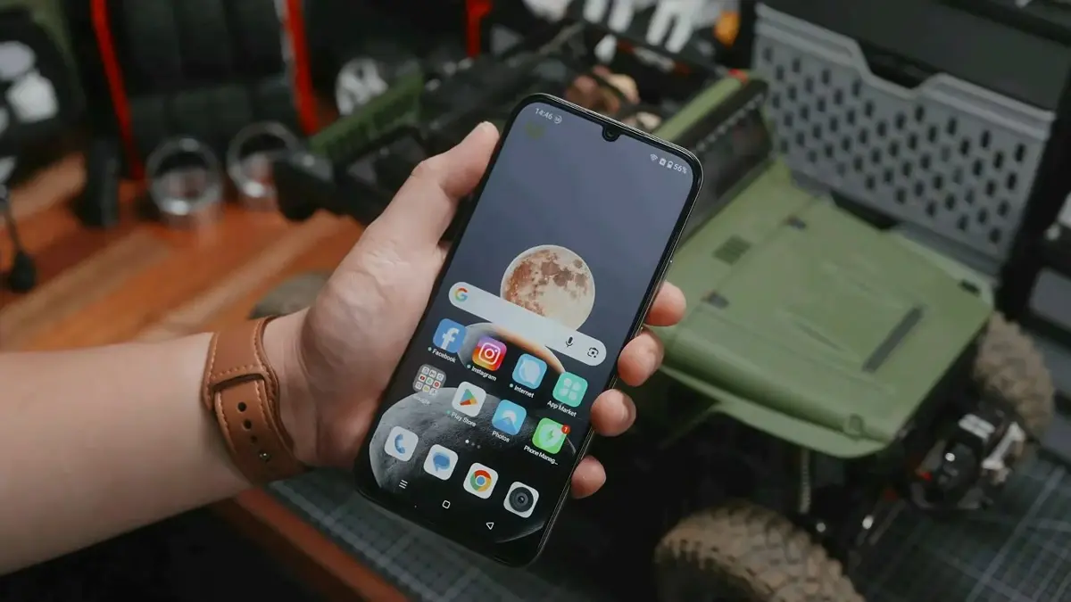 HP sejutaan terbaik 2026 kini menawarkan layar 120 Hz, baterai 7.000 mAh, NFC hingga UFS. Simak 10 pilihan yang direkomendasikan. (SC YOUTUBE)