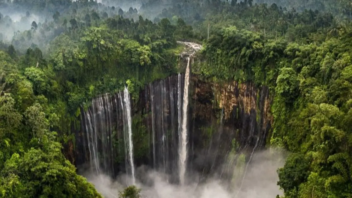 Tumpak Sewu dari Malang bisa ditempuh naik bus dengan tarif sekitar Rp40 ribu. Simak rute, tiket, trekking, dan tips backpacker hemat.(Pinterest)