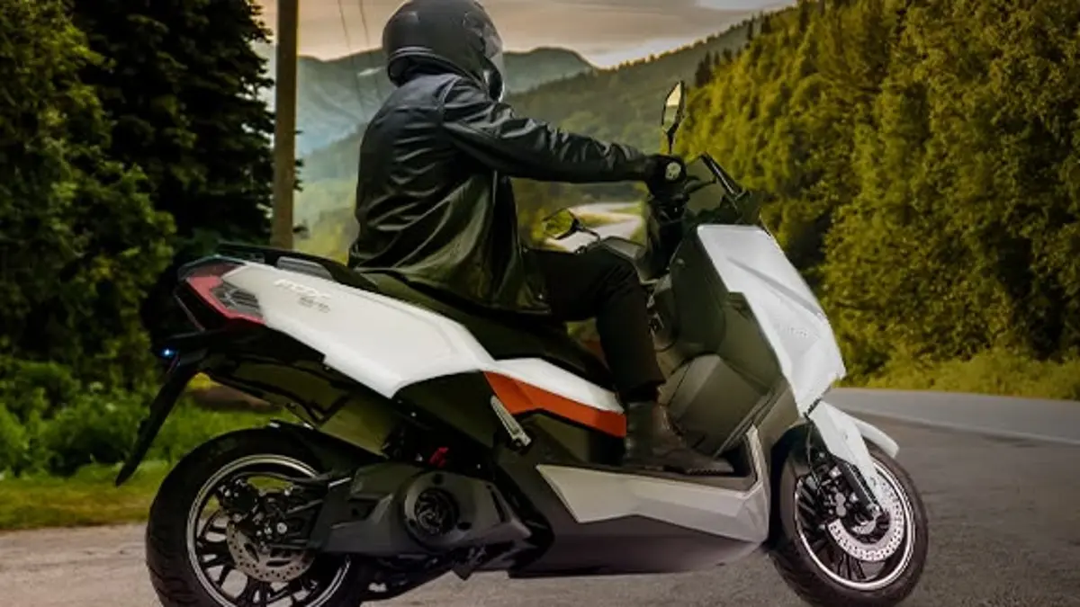 Polytron Fox 500 tembus 130 km per jam pada mode Sport. Simak kelebihan, baterai, jarak tempuh, fitur, dan catatan dari sesi first ride. (PINTEREST)