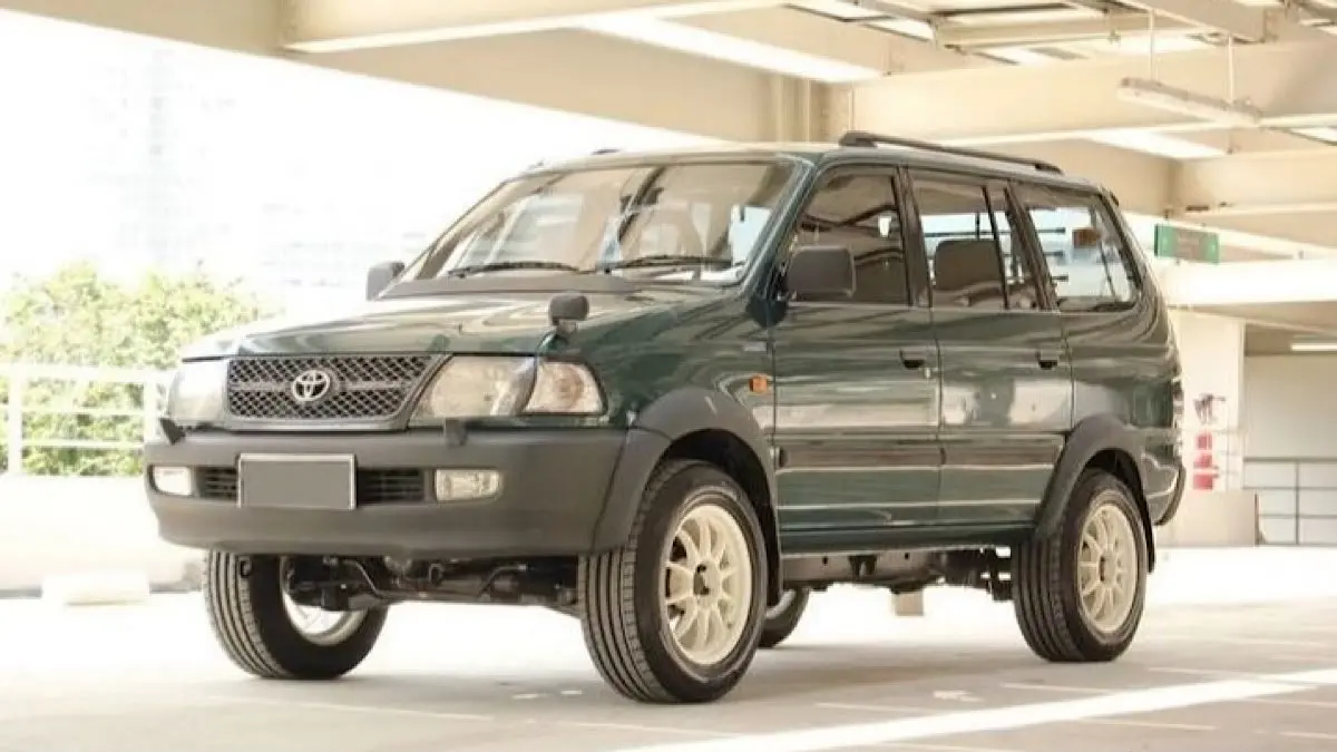 Toyota Kijang Kapsul 2026 diprediksi Rp300-Rp380 juta dengan desain modern, kabin fleksibel, Android Auto, Apple CarPlay, dan fitur keselamatan.(pinterest)