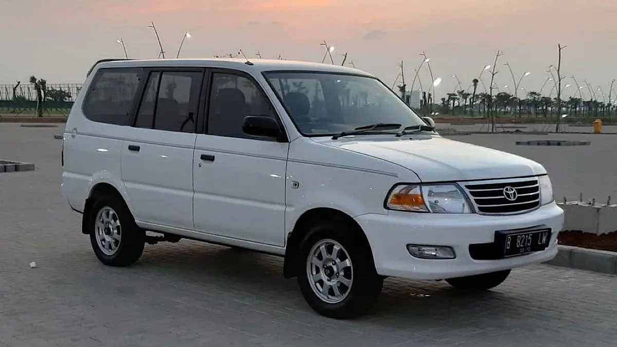 Toyota Kijang Kapsul 2026 ditawarkan mulai Rp80 juta hingga Rp350 juta, dengan kabin luas, bagasi fleksibel, dan fitur keluarga.(pinterest)