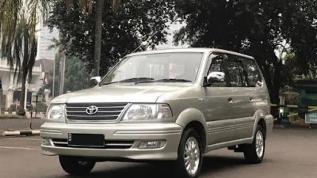 Toyota Kijang LGX Diesel 2004 last edition dijual Rp140 juta. Unit ini diklaim masih original, dengan mesin kering dan interior lengkap.(Pinterest)