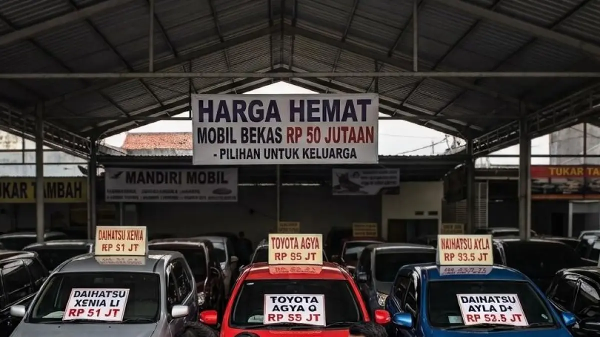 Buatkan foto jurnalistik tentang Mobil bekas Rp50 jutaan bisa menjadi pilihan hemat. Simak lima rekomendasi mulai Avanza, Xenia, Agya, Ayla hingga Brio Satya.
