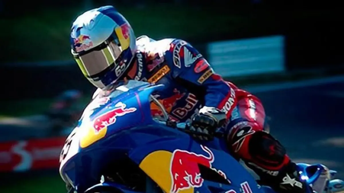 Keandra Ramadhipa meraih kemenangan perdana di Jerez setelah start P17. Pembalap Indonesia itu menang dramatis di Red Bull Rookies Cup 2026.(Pinterest)