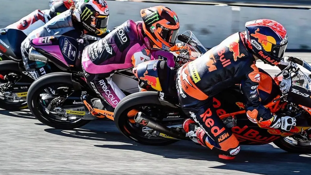 Moto3 Aragon 2026 berlangsung 28-30 Agustus. Veda Ega Pratama berada di posisi keenam klasemen dengan 97 poin.(Pinterest)