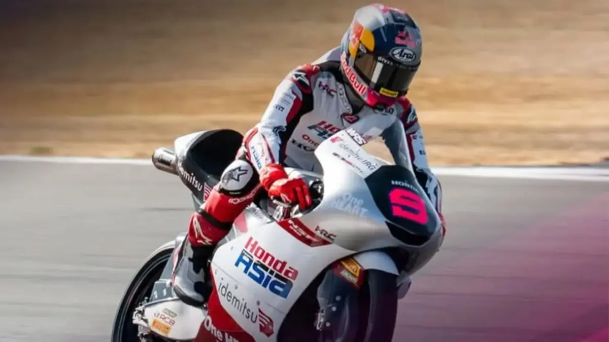 Veda Ega Pratama menjalani latihan di Aragon dan satu lintasan dengan Marc Márquez. Momen ini menjadi pengalaman berharga bagi pembalap muda Indonesia.(Pinterest)