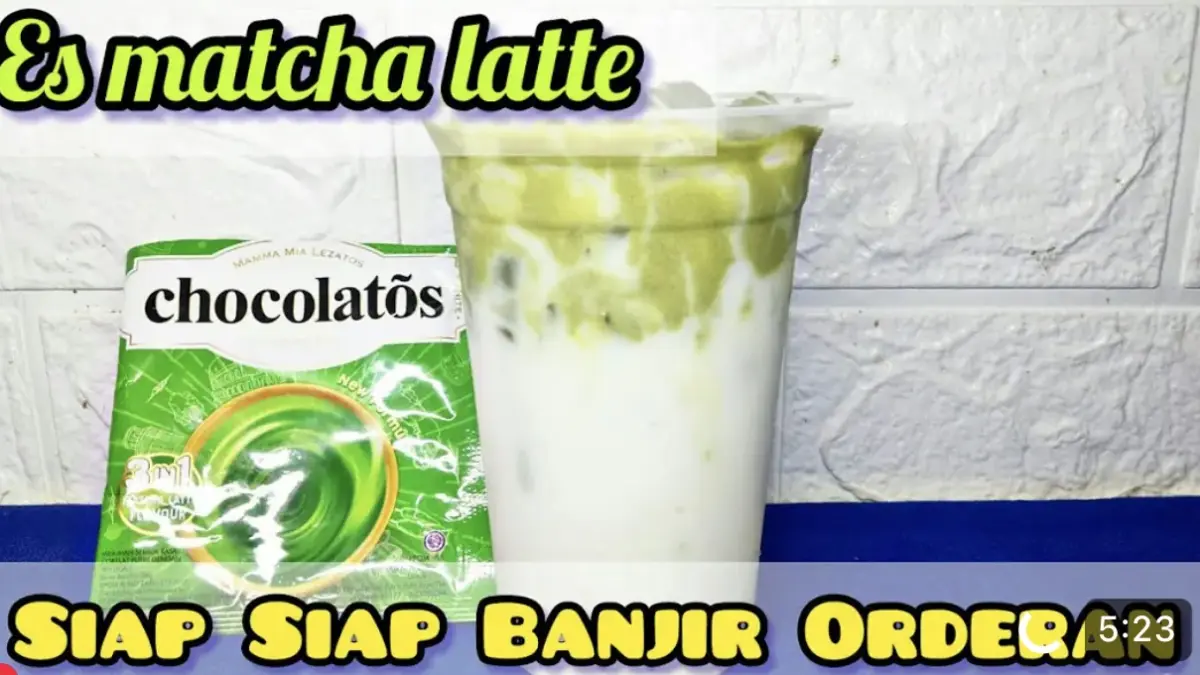 Es Matcha Latte mudah dibuat dengan bahan sederhana dan bisa dijual sekitar Rp7.000 per gelas. Cocok untuk ide usaha minuman kekinian.