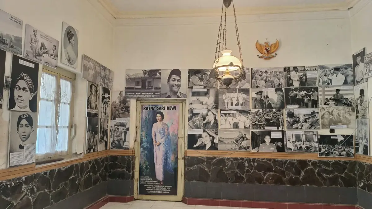 BERSEJARAH : Guest House yang juga memiliki perpustakaan sejarah di Blitar.