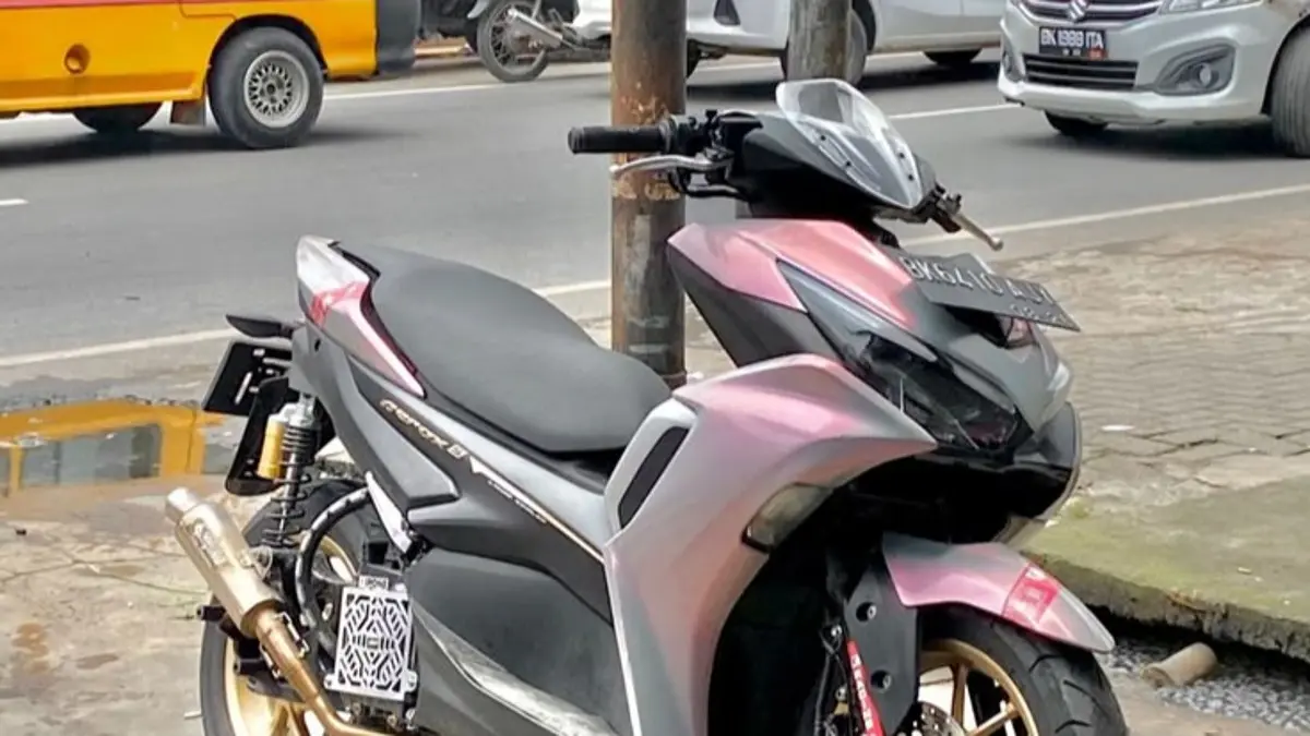 Yamaha Aerox E hadir sebagai motor listrik Yamaha dengan desain familiar. Simak spesifikasi, baterai, fitur, dan peluang masuk Indonesia.(Pinterest)