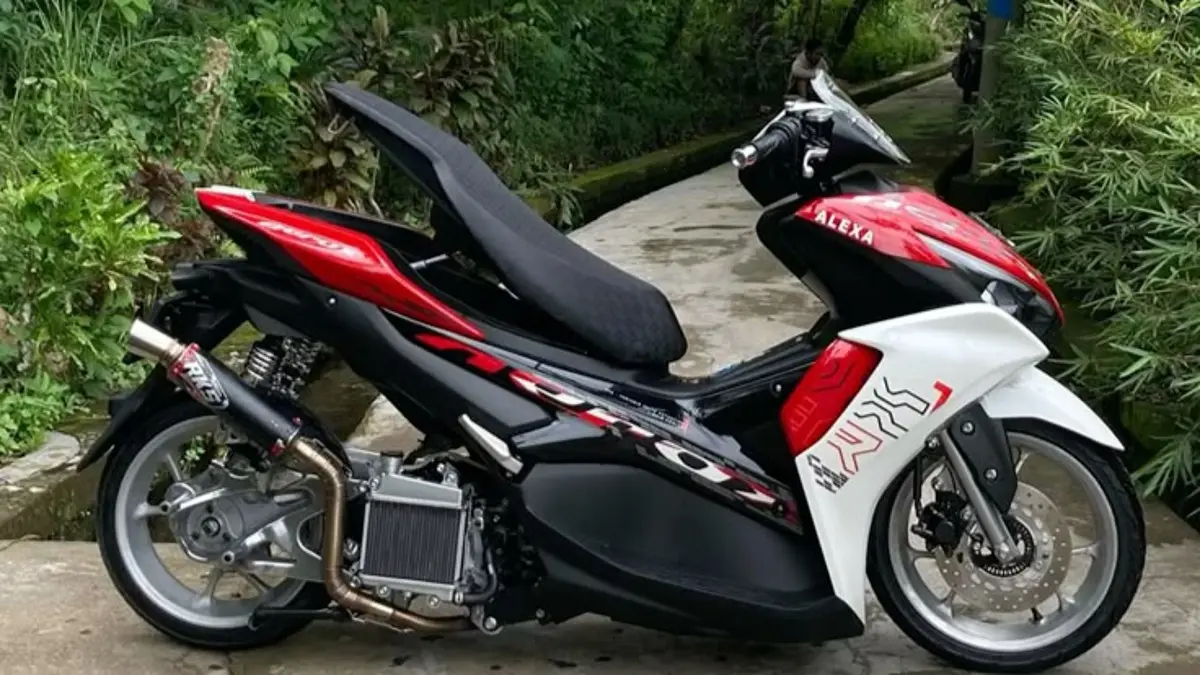 Yamaha Aerox E memakai dua baterai modular dan motor listrik 2,6 DK. Bagasinya lebih sempit, tetapi jarak tempuh diklaim mencapai 106 km.(Pinterest)