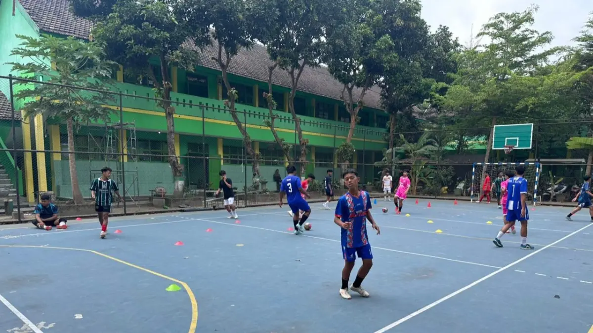 SIAP BERTARUNG: MAN 3 Blitar persiapkan 12 pemain menghadapi ajang Bahlil Mini Soccer ‘Asyik Menuju Puncak’ di Tulungagung.