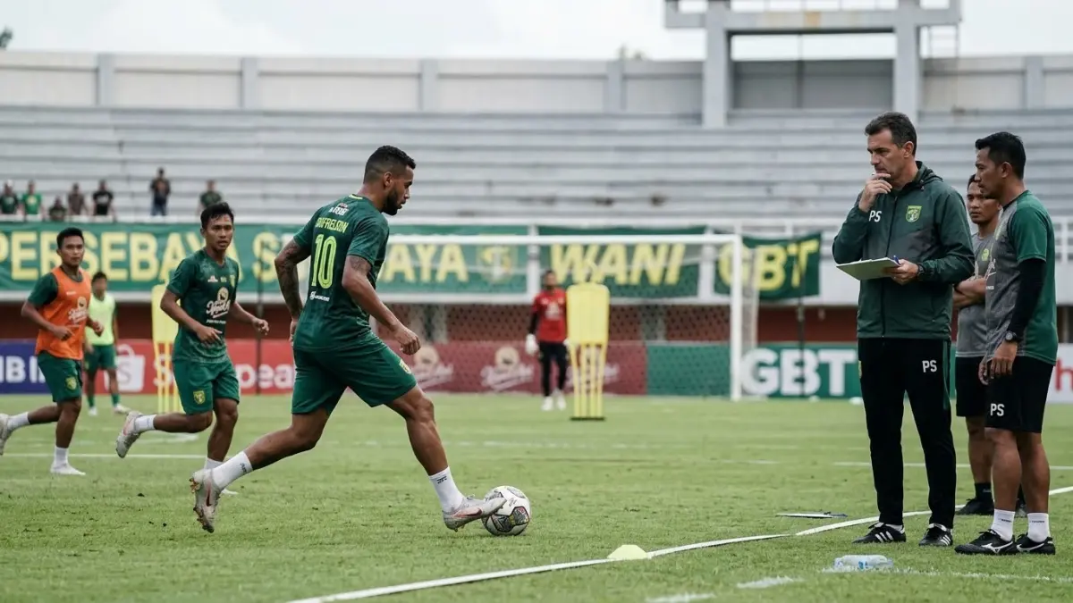 Rafaelson masuk rumor pemain asing ke-11 Persebaya. Tavares masih mengevaluasi kebutuhan skuad sebelum menentukan pengisi slot terakhir.