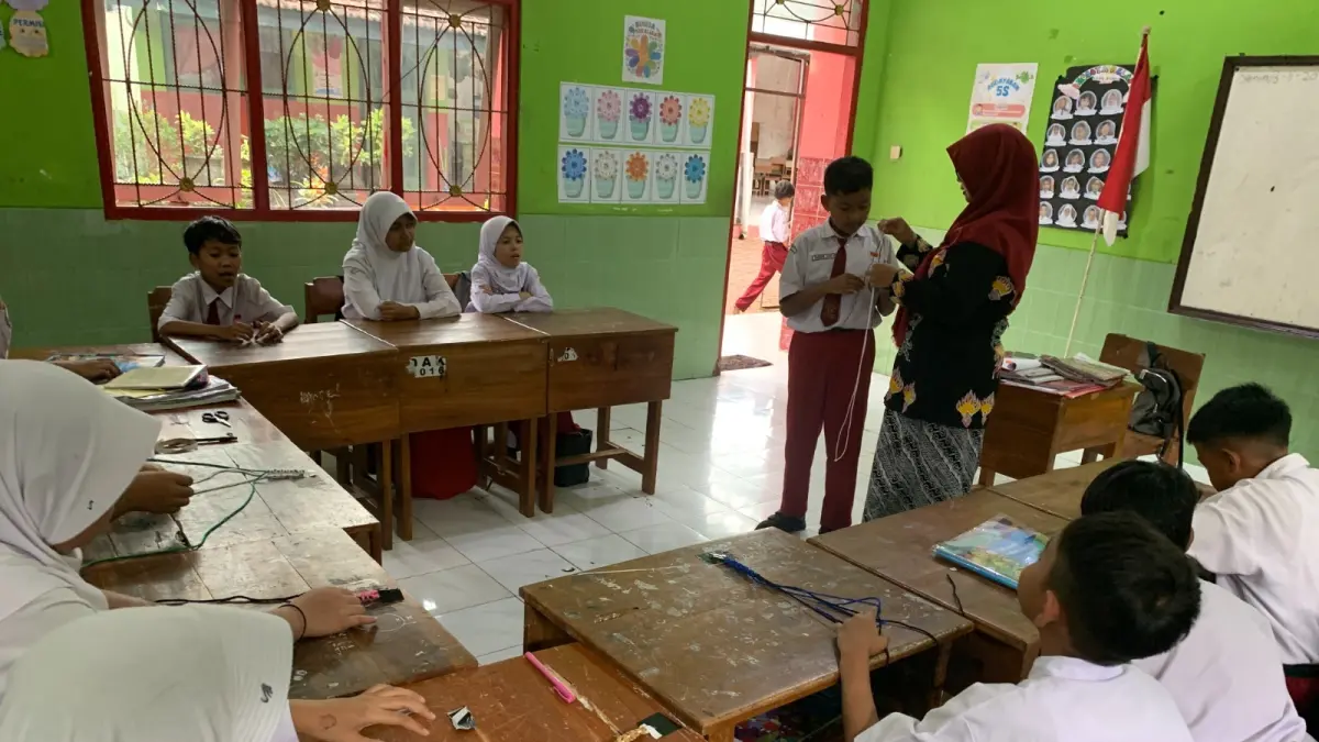 Wali Kota Blitar Syauqul Muhibbin meminta data desil warga dicek kembali untuk memastikan bantuan pendidikan tepat sasaran.