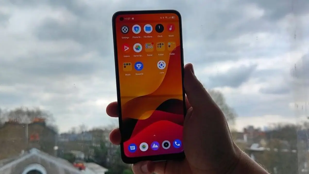 9 HP Realme harga 2 sampai 3 jutaan dengan RAM hingga 24 GB, baterai 8.000 mAh, layar 144 Hz, storage 256 GB, dan 5G.(Pinterest)