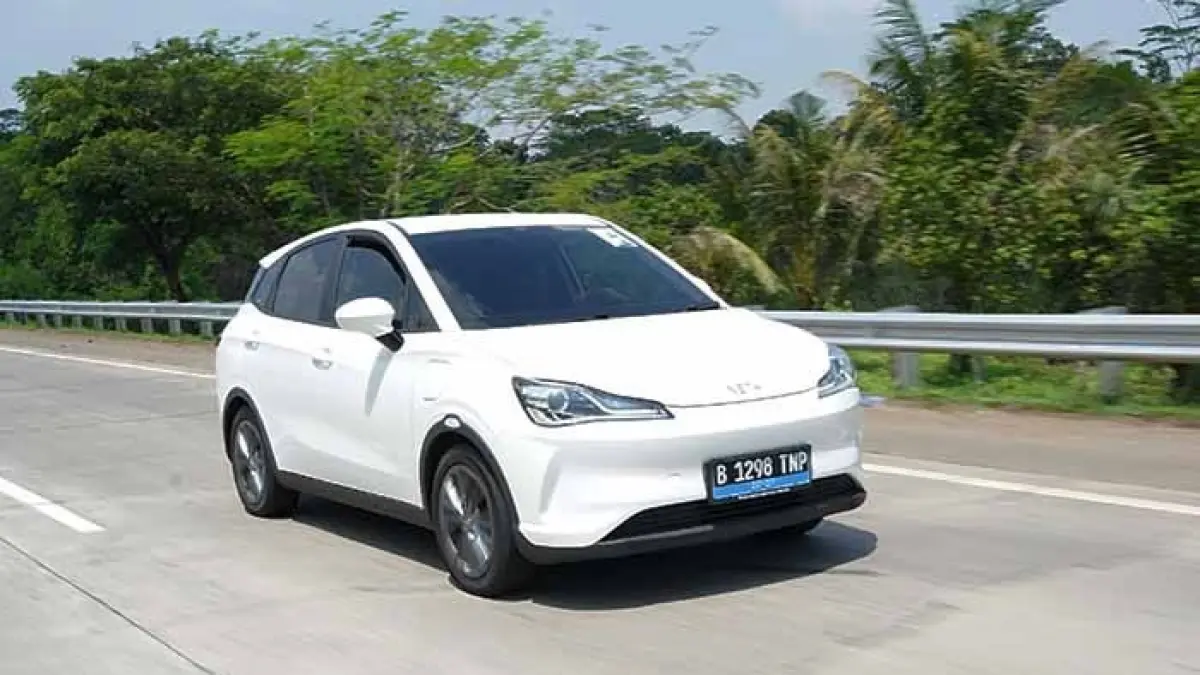 BYD M6 merupakan mobil listrik 7 seater Rp419 jutaan dengan range hingga 530 km, performa 200 HP, fitur lengkap, dan DC charging.