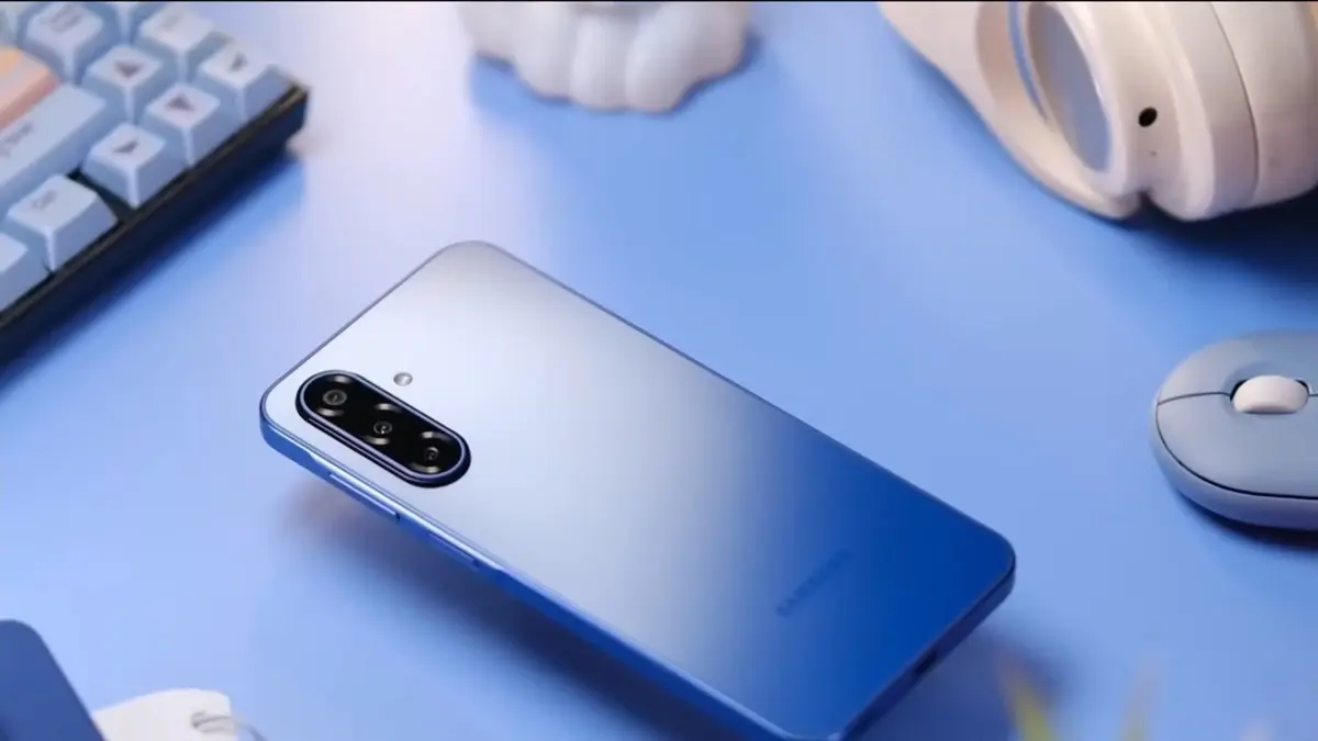 HP Samsung terbaru dari Galaxy S25 FE hingga S26 Ultra disebut turun harga, menawarkan kamera 200 MP, performa flagship, dan layar premium. (SC YOUTUBE)