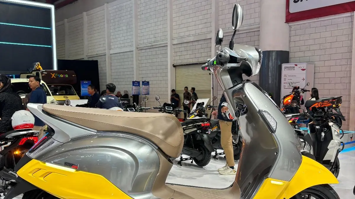  Indomobil Cutie hadir mulai Rp15 juta dengan baterai 1,44 kWh. Varian Pro punya dua baterai dan jarak tempuh hingga 135 km.(GOOGLE)