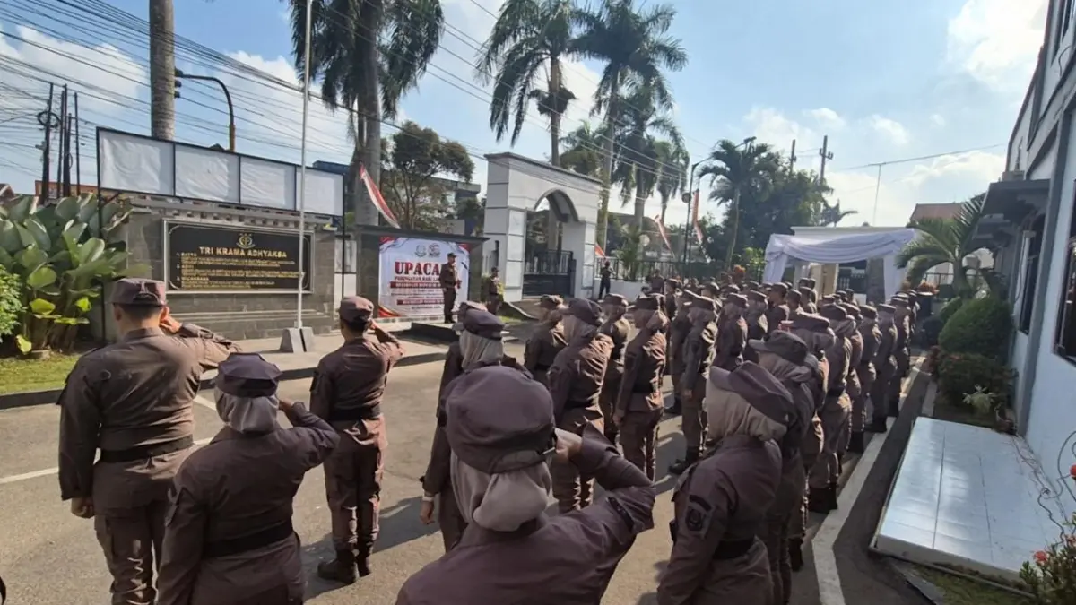 Kajari Kota Blitar Romulus Haholongan menyampaikan pentingnya menjaga independensi dalam penegakan hukum serta mengingatkan jajaran kejaksaan untuk terus meningkatkan kemampuan dan kepekaan dalam menghadapi berbagai tantangan hukum. 