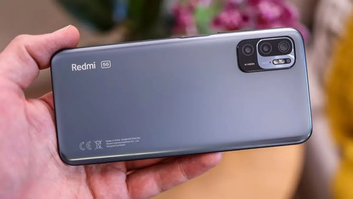 Redmi 17 menawarkan baterai 7.500 mAh, layar 120 Hz, dan NFC. Namun, performa Helio G91 Ultra serta eMMC menjadi kompromi utamanya.(Pinterest)