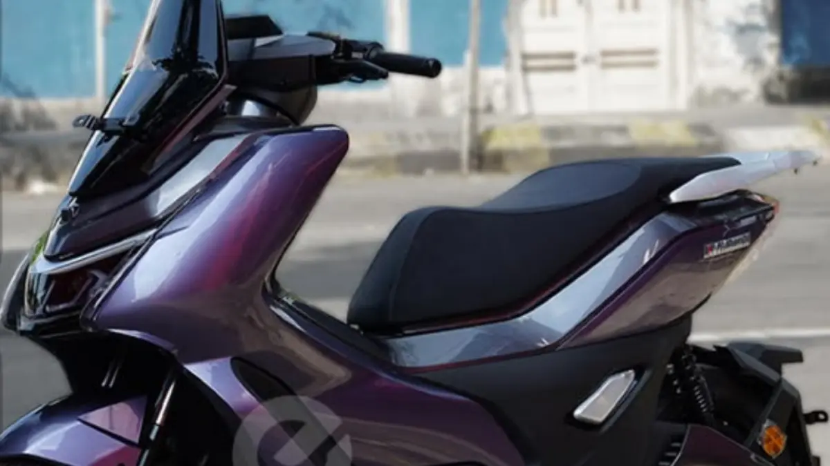 Uwinfly M135H membawa dual baterai lithium dengan jarak tempuh hingga 180 km, top speed 105 km/jam, fast charging, dan fast swap.(PINTEREST)
