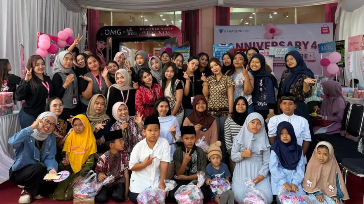 Foto bersama team harihari group dan anak-anak panti asuhan ar-rohmah.