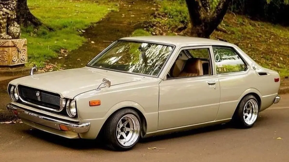 Honda Life 360 cc tampil unik di IMX Prambanan dengan gaya JDM, pelek SSR MK2, ragtop Webasto, dan mesin standar empat tak.(Pinterest)