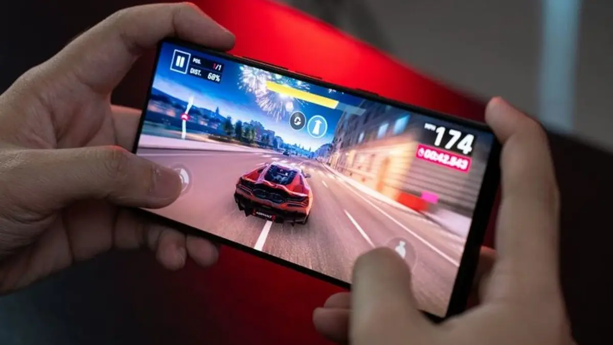 Tecno Pova 8 Pro membawa layar AMOLED 144 Hz, kamera 50 MP OIS dan Alive Matrix. Namun, harga Rp5 jutaan membuat persaingannya makin berat.(Pinterest)
