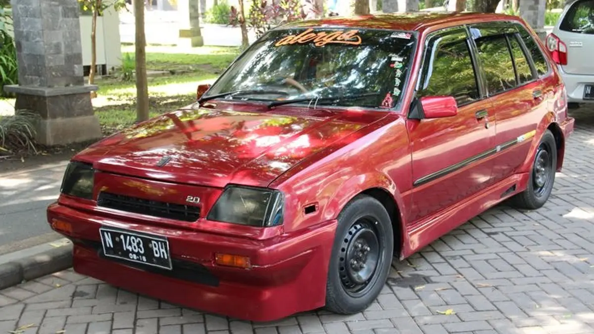 VW Buggy berbasis Safari 181 tampil unik di IMX Prambanan dengan bodi pelat custom, mesin 1.700 cc, pelek BBS, dan interior 2+2.(Pinterest)