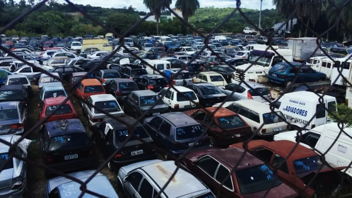 Mobil bekas murah irit bensin 2026 di bawah Rp100 juta bisa dipilih dari Triber, Confero S, Ayla, dan Karimun Wagon R (PINTEREST)