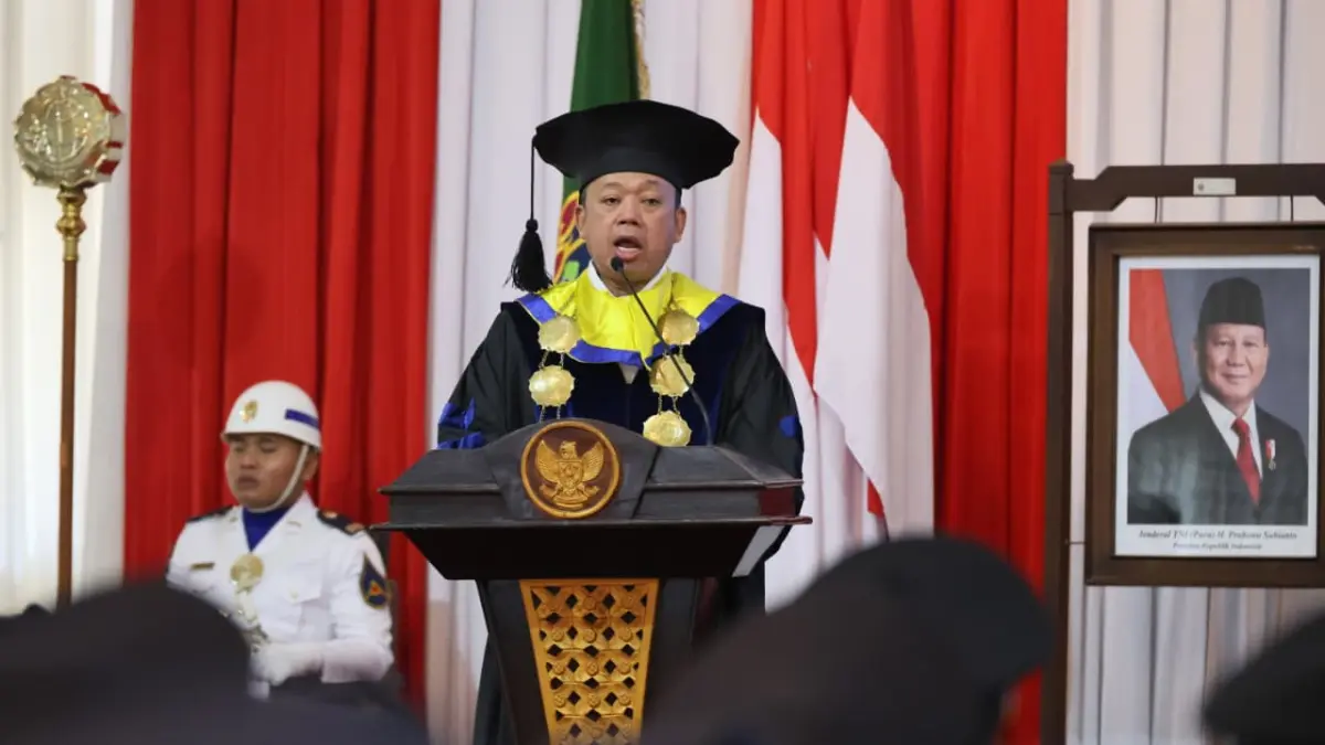 Menteri ATR/Kepala BPN Nusron Wahid menyampaikan pesan kepada 568 wisudawan dan wisudawati Politeknik Agraria STPN untuk menjaga integritas dalam menjalankan tugas di bidang agraria dan pertanahan, di Sleman, Sabtu (5/9/2026).