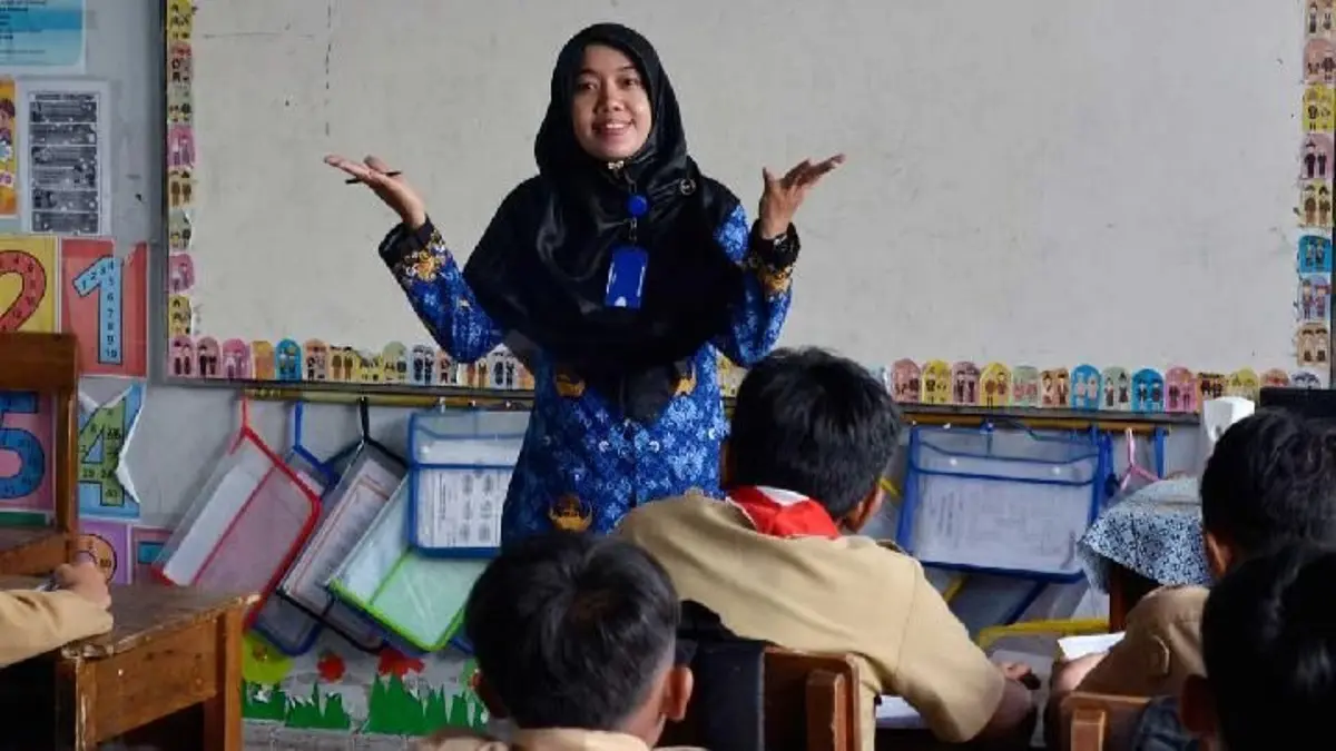 Mutasi guru PNS 2026 diperpanjang hingga 15 September. Ada 34 formasi wakasek di 17 lokasi SNT. Cek syarat dan ketentuan seleksinya.(Pinterest)