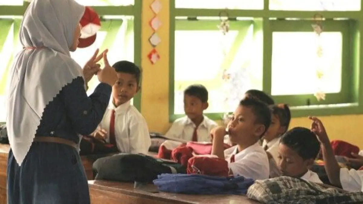 Mutasi guru PNS 2026 diperpanjang hingga 15 September. Cek 34 formasi wakasek, syarat, tema esai, dan cara mendapatkan informasi pendaftaran.(Pinterest)