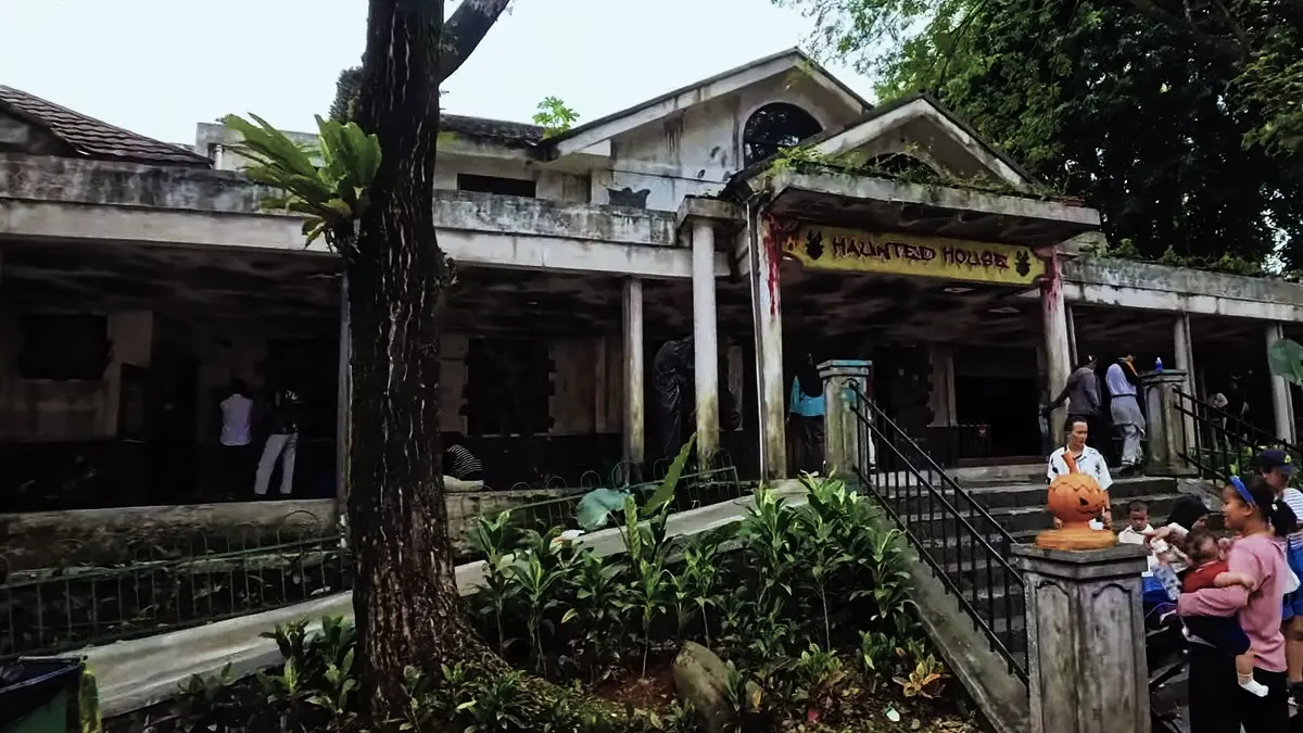 JungleLand Sentul menawarkan beragam wahana untuk keluarga dan pecinta tantangan, lengkap dengan aktivitas wisata yang bisa disesuaikan. (SC YOUTUBE)