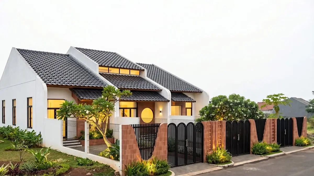 Rumah di Jakarta Timur ini memadukan koleksi seni, warisan keluarga, courtyard, dan taman tropis dalam hunian modern.(pinterest)