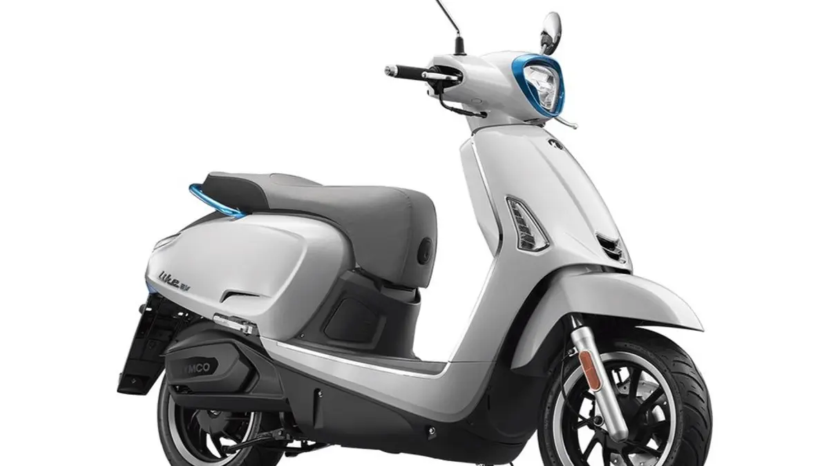 Honda CUV e: milik Onre Motoshop dimodifikasi dengan bodi putih, suspensi lebih rendah, roda mundur 5 cm, dan kokpit custom.(Pinterest)